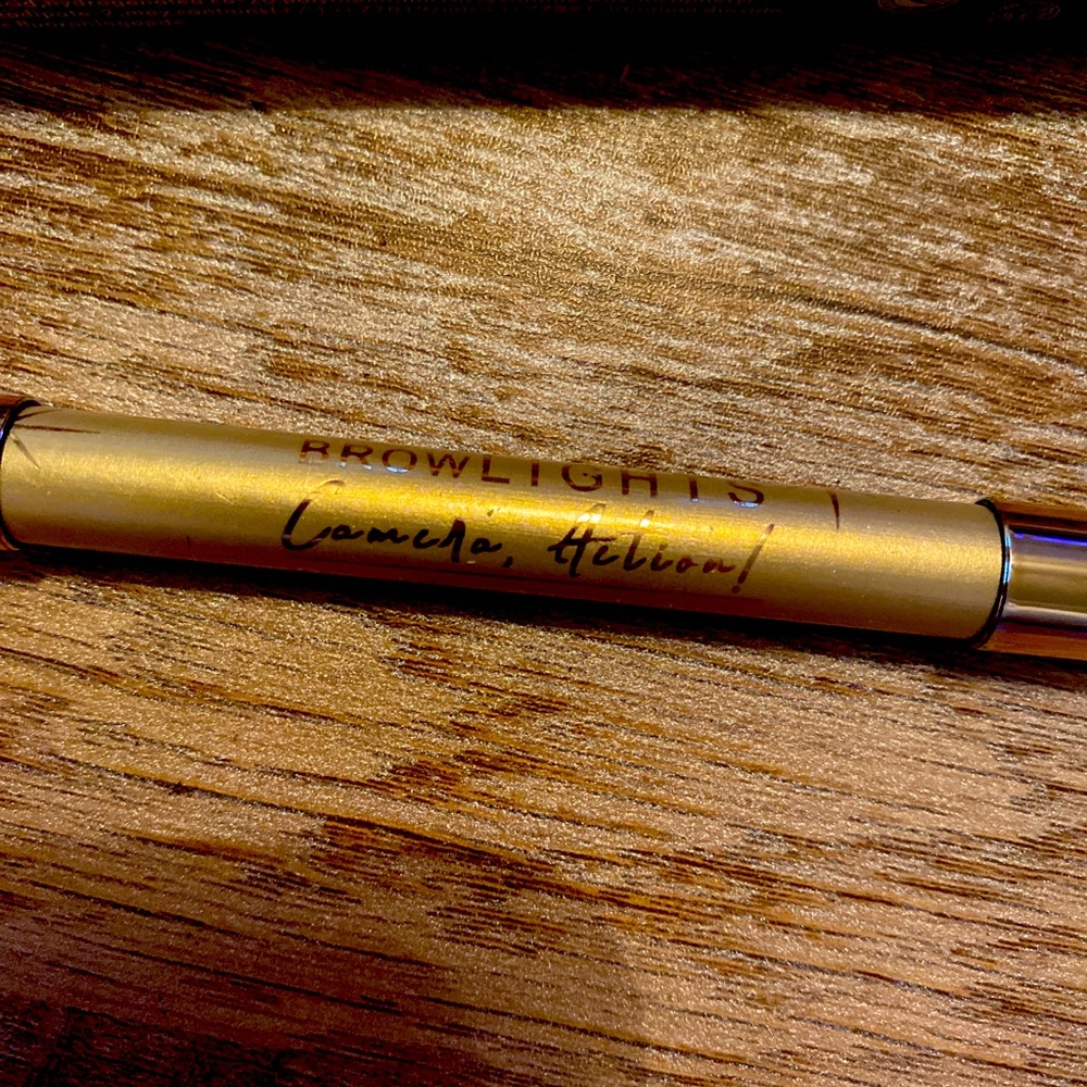 Brow bar by Reema highlighter light